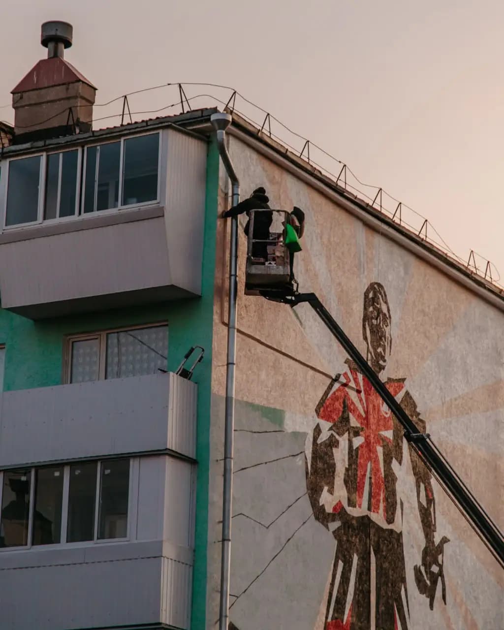 Заглавное фото статьи - Мурал в честь Дзюбы