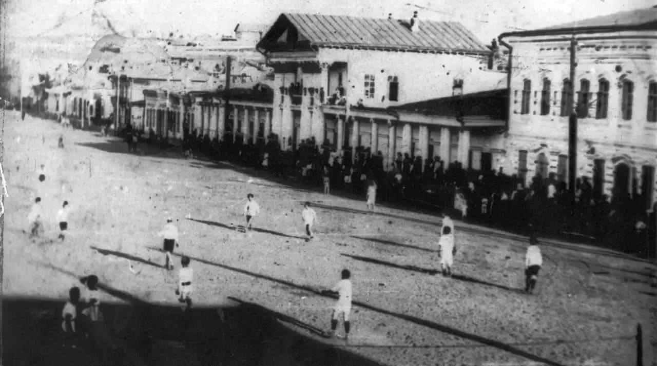 Заглавное фото статьи - Футбол в русской поэзии 1910-х