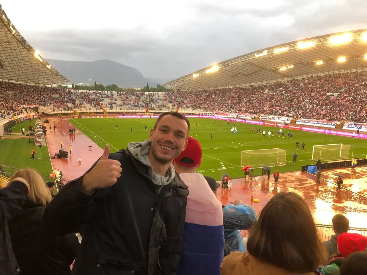 Владимир Вышел из комнаты